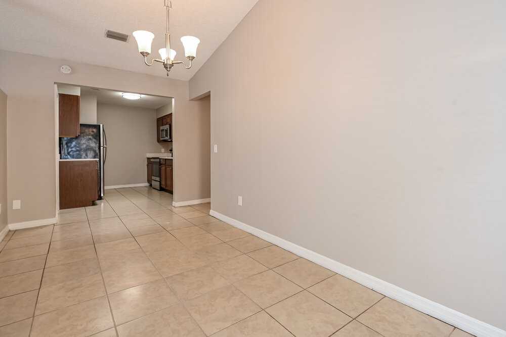 1834 Manitoba Ct N - Photo 6 of 16