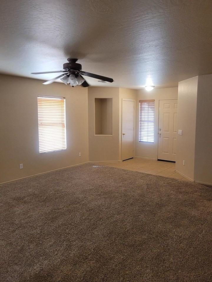 16377 W Cottonwood Street - Photo 3 of 39