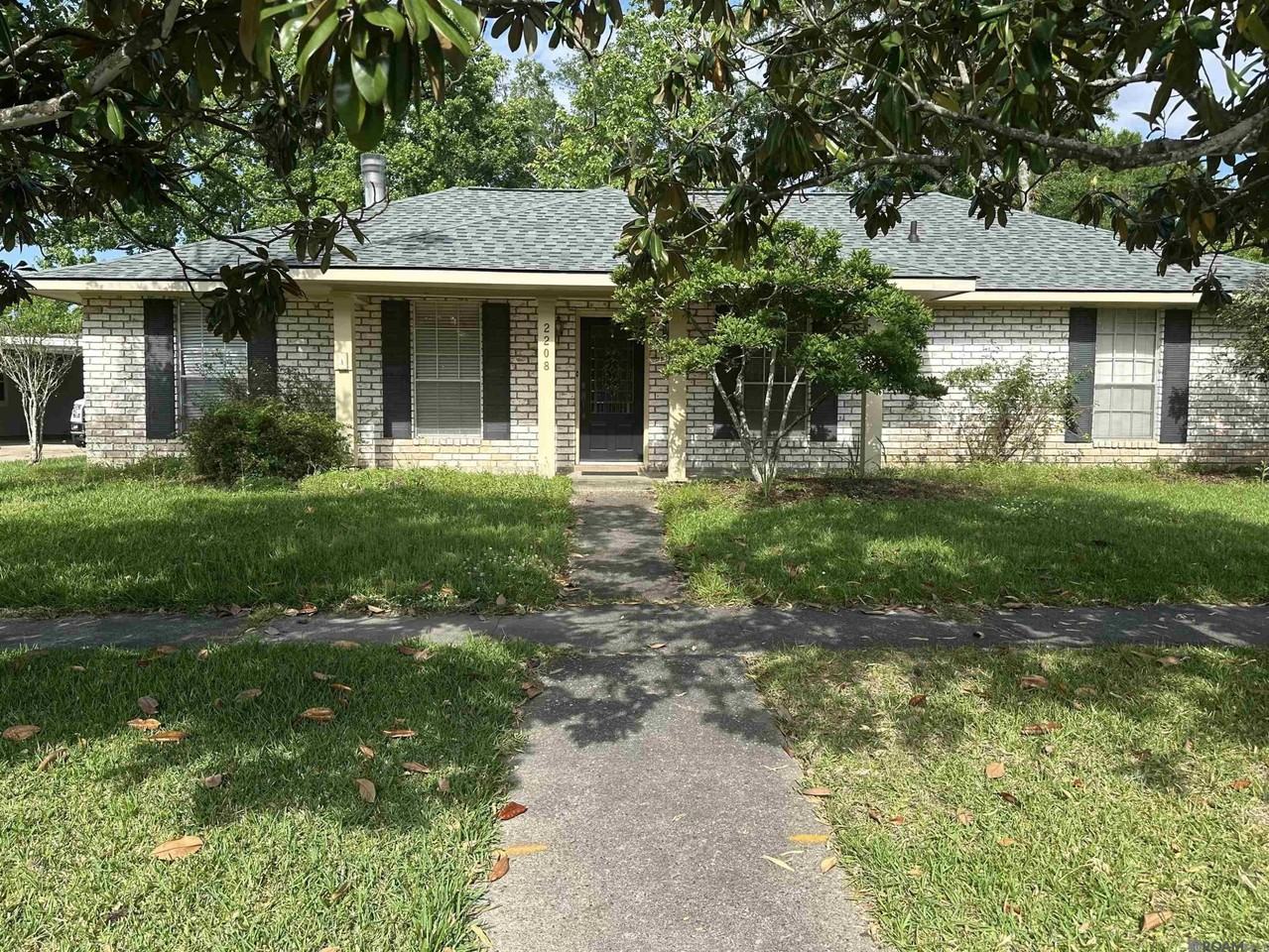 2208 Sprucewood Dr