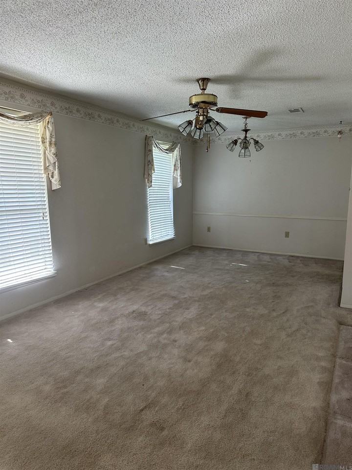 2208 Sprucewood Dr - Photo 4 of 13