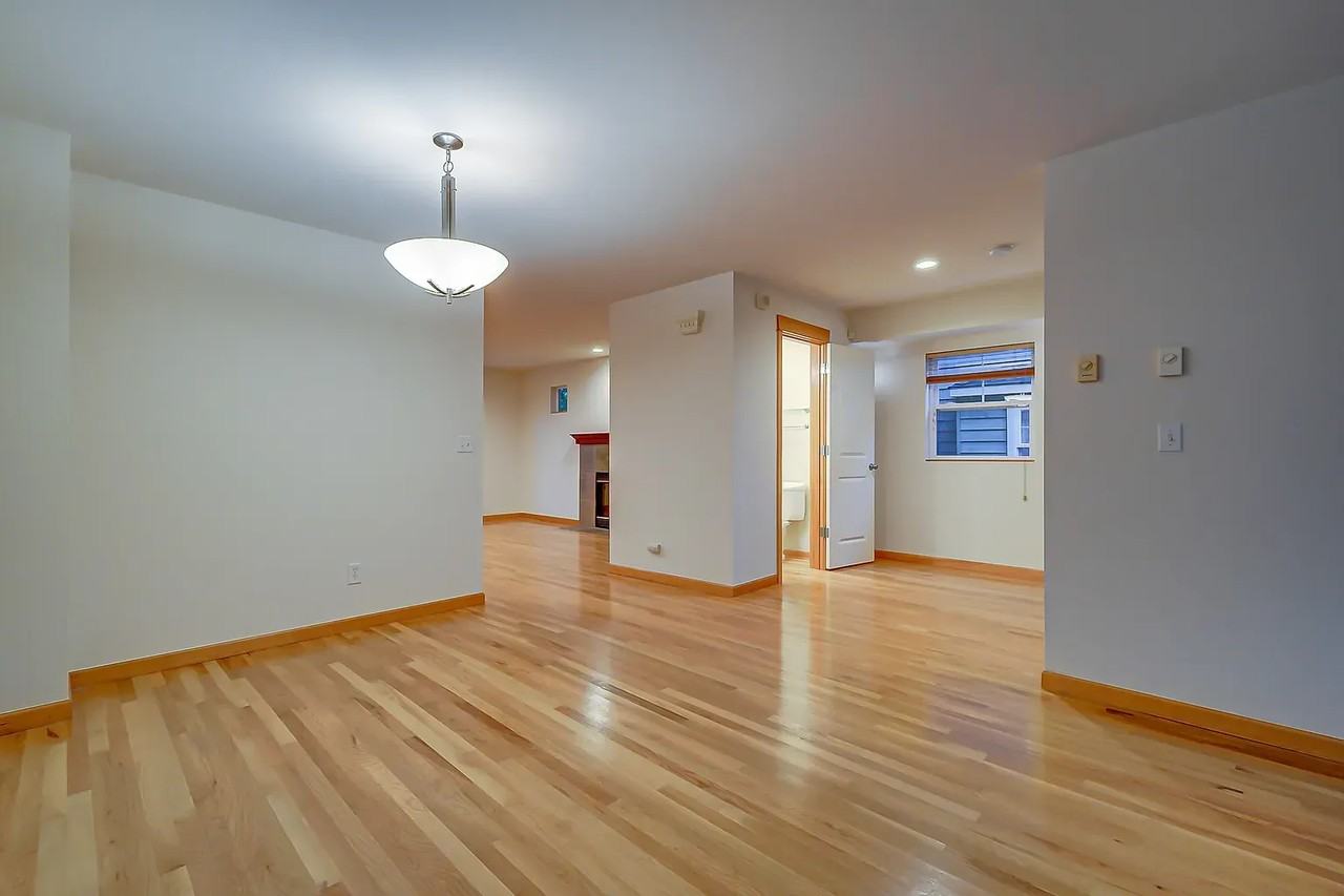 2107 E Jefferson St - Photo 3 of 29