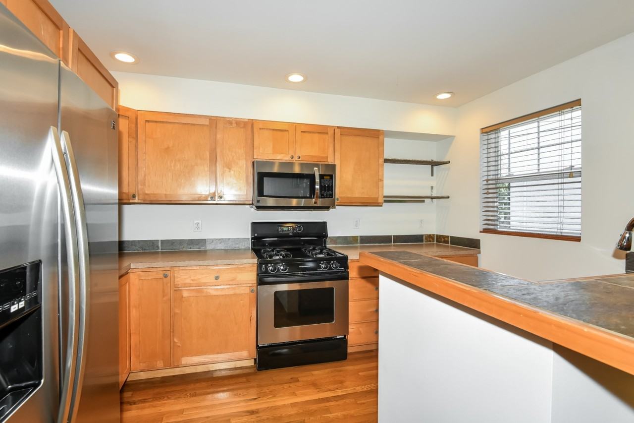 2107 E Jefferson St - Photo 6 of 29