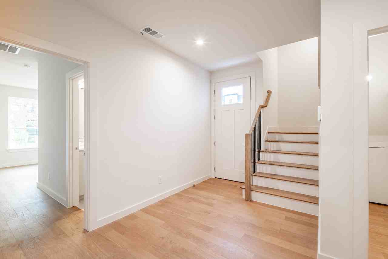 4532 Cabell Dr - Photo 4 of 34