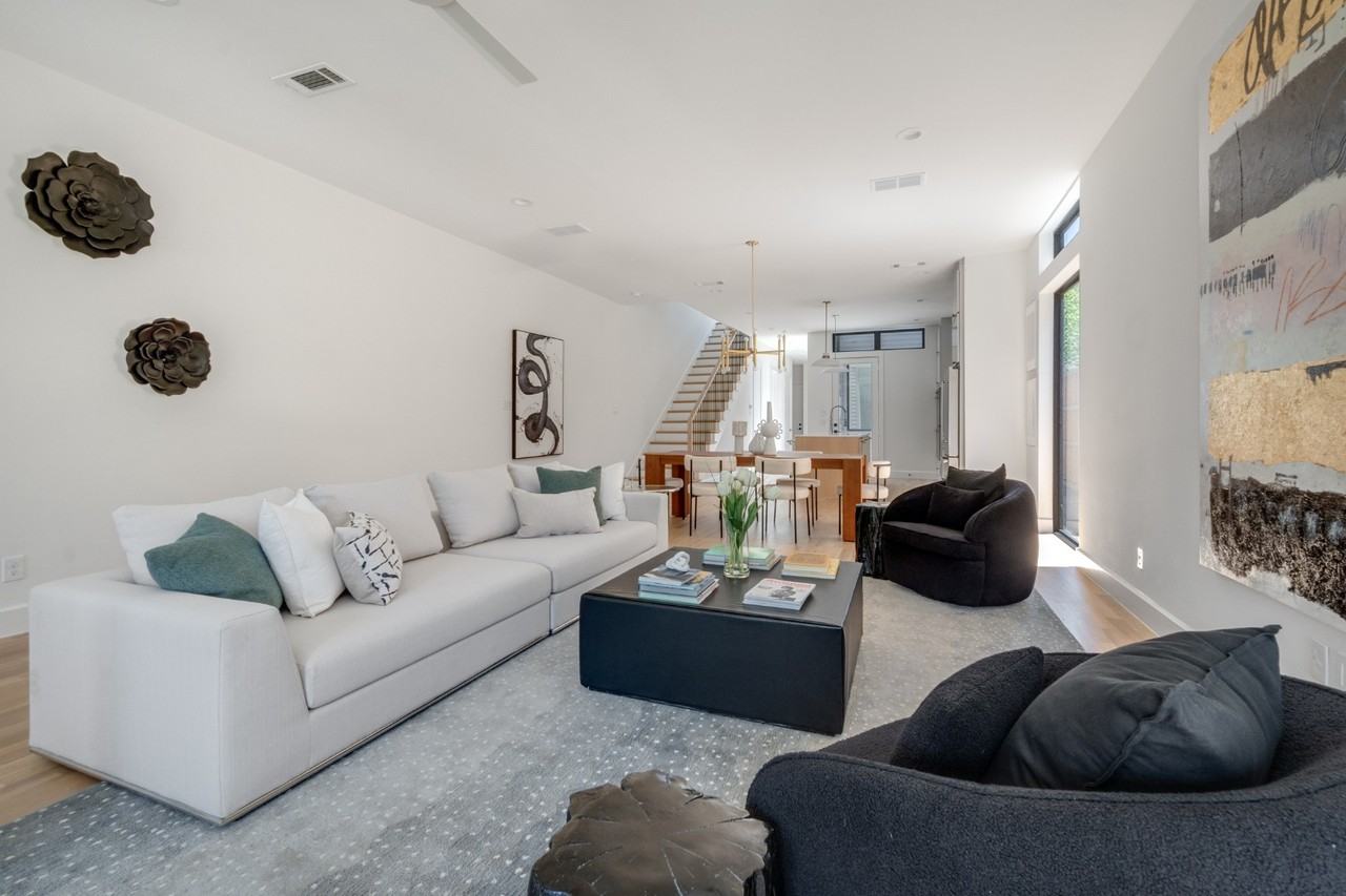 2324 Kirby St - Photo 4 of 32
