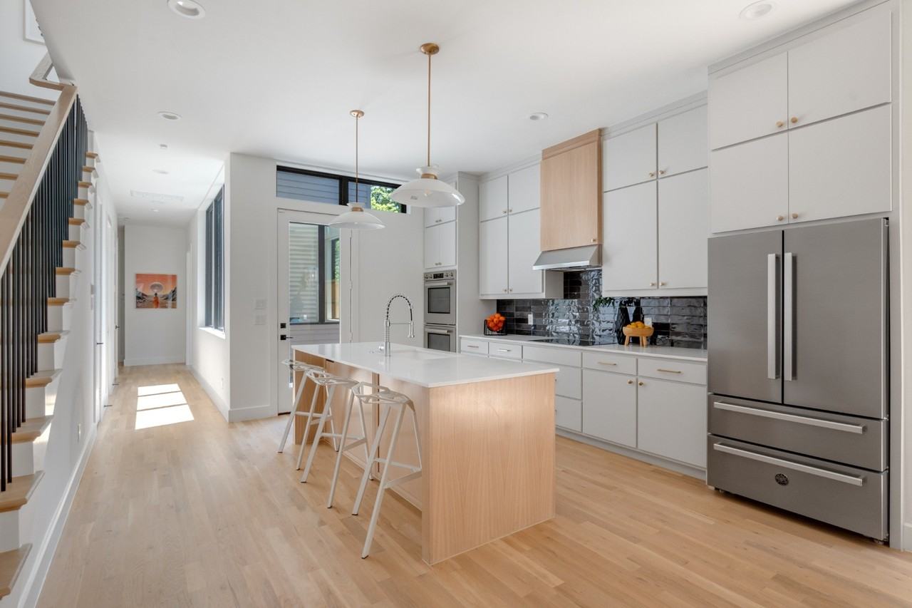 2324 Kirby St - Photo 7 of 32