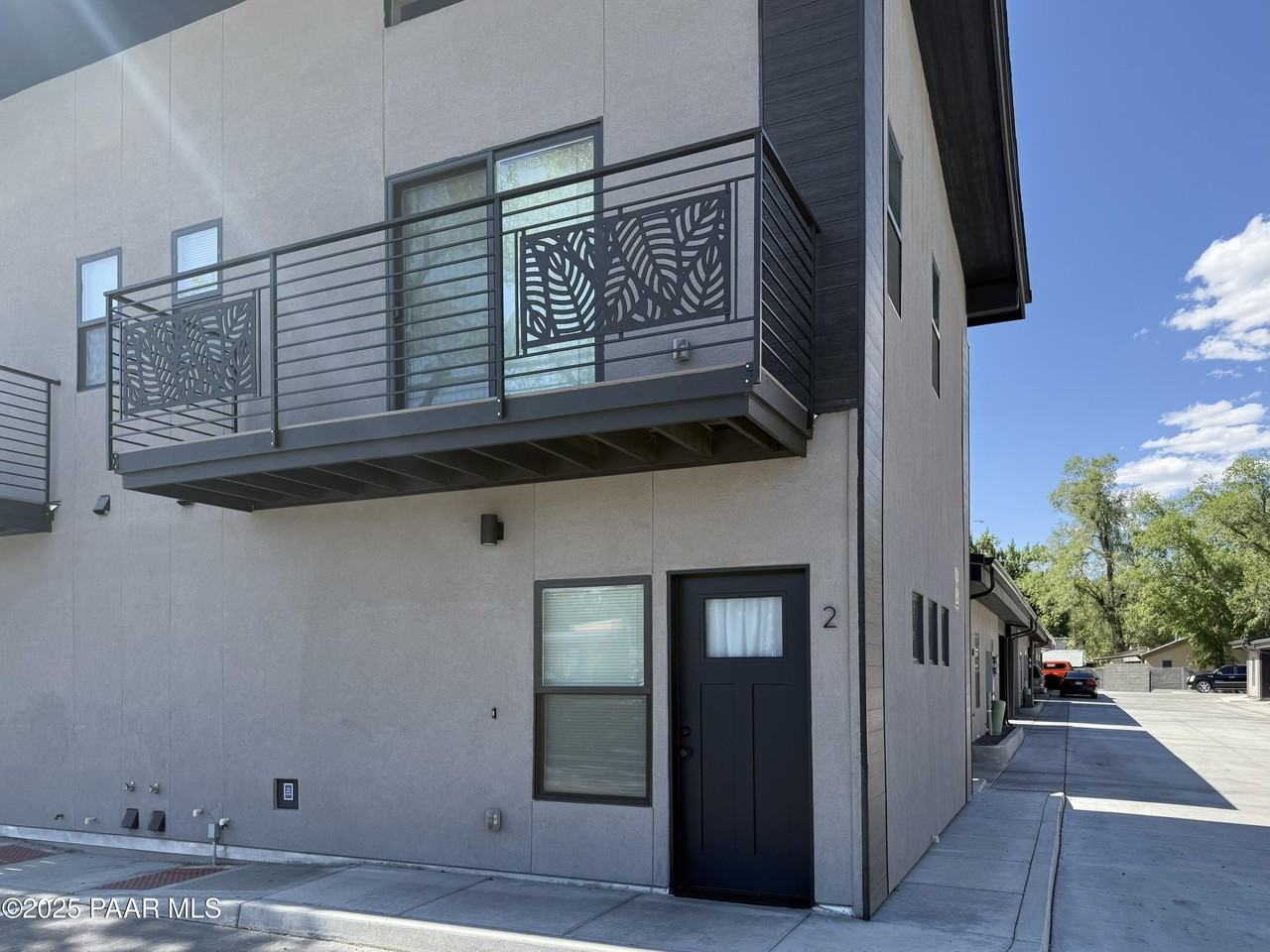 720 N Walnut St #02