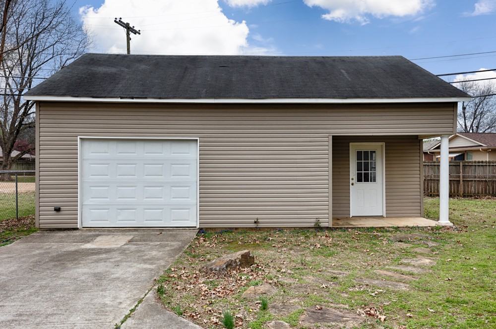 607 Bob Wallace Ave Sw - Photo 4 of 26