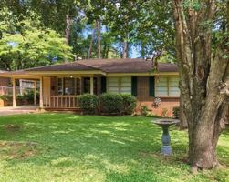 featured image of 124 E Salem Dr