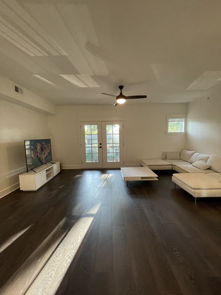 4317 Holly St #C - Photo 5 of 17