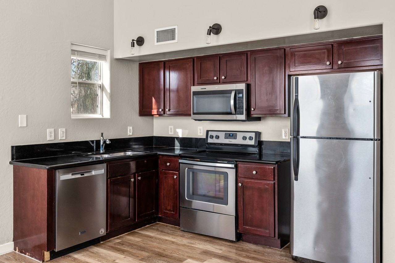 1205 W Roosevelt St #1231 - Photo 3 of 20