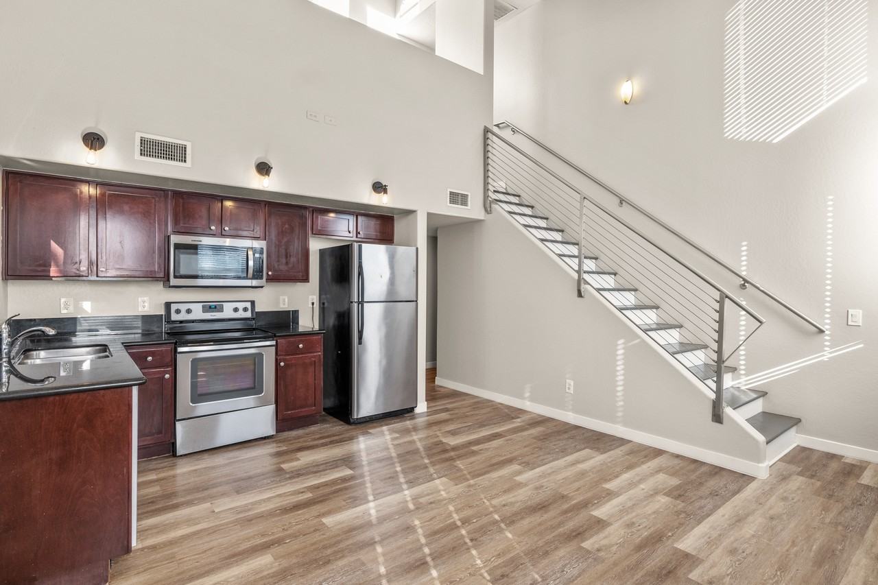 1205 W Roosevelt St #1231 - Photo 4 of 20