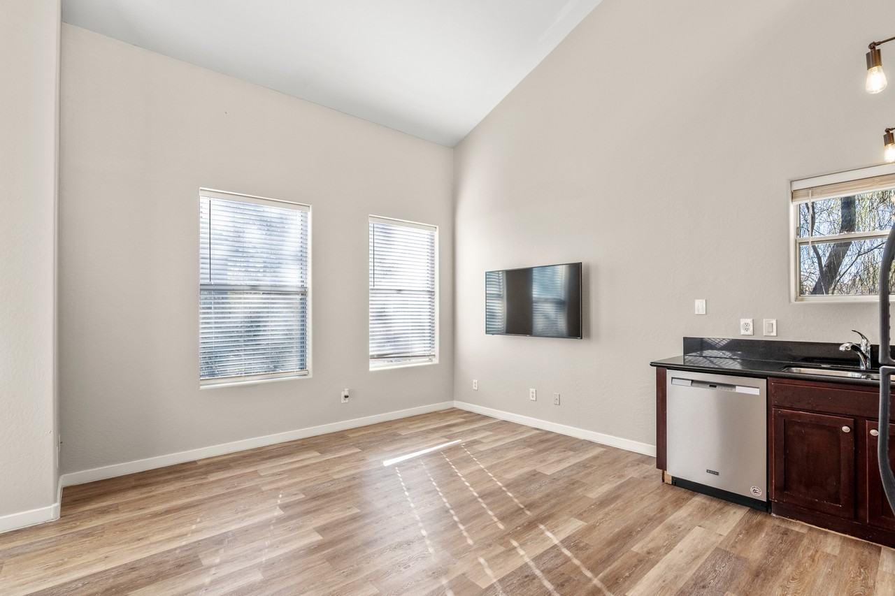 1205 W Roosevelt St #1231 - Photo 6 of 20