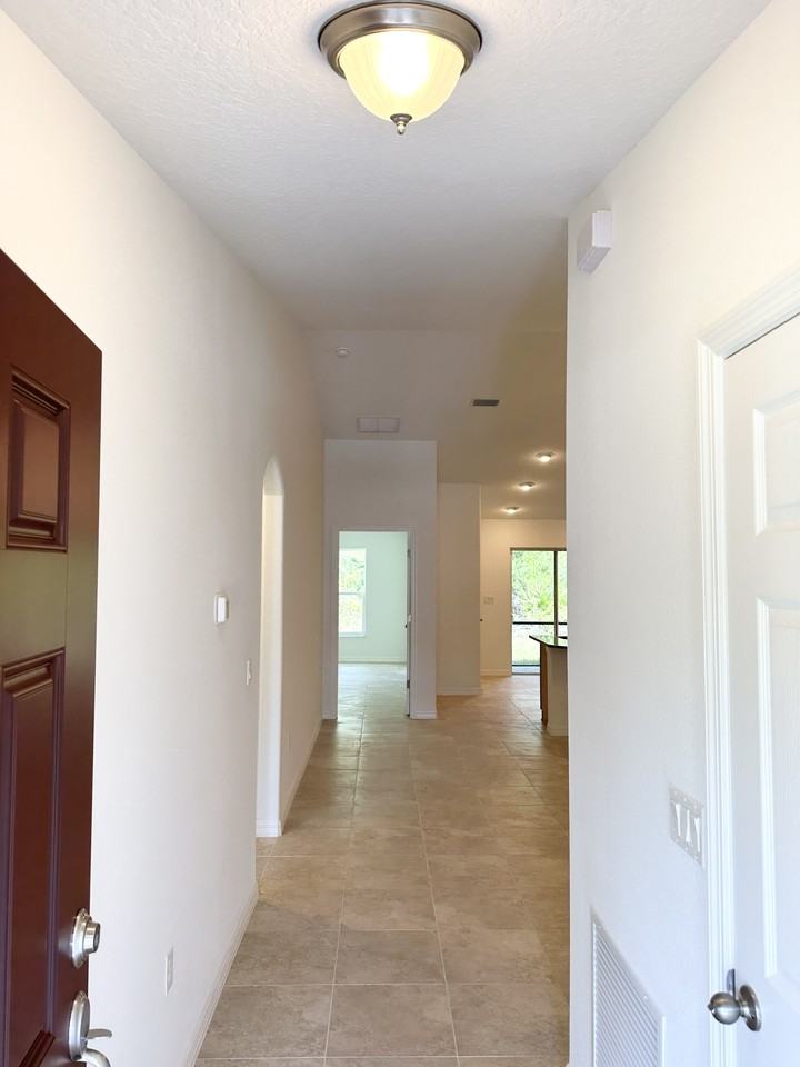 14 Sleigh Bell Pl #B - Photo 2 of 21