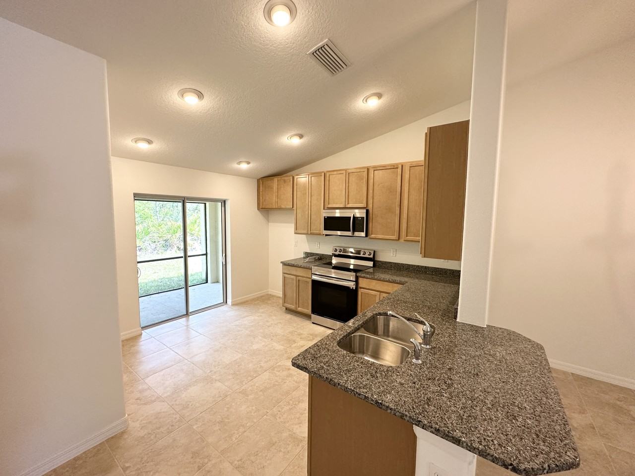 14 Sleigh Bell Pl #B - Photo 5 of 21