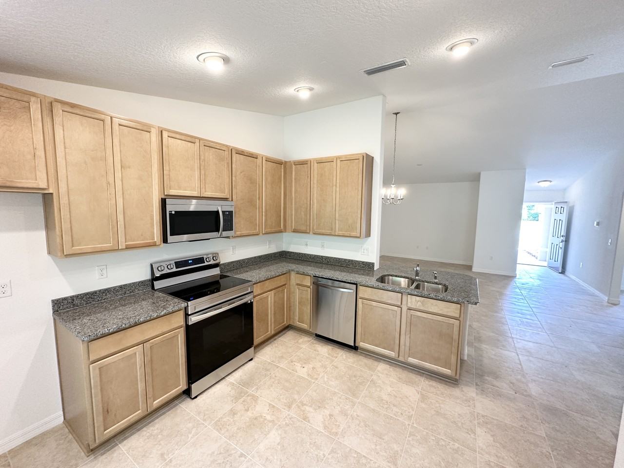 14 Sleigh Bell Pl #B - Photo 6 of 21