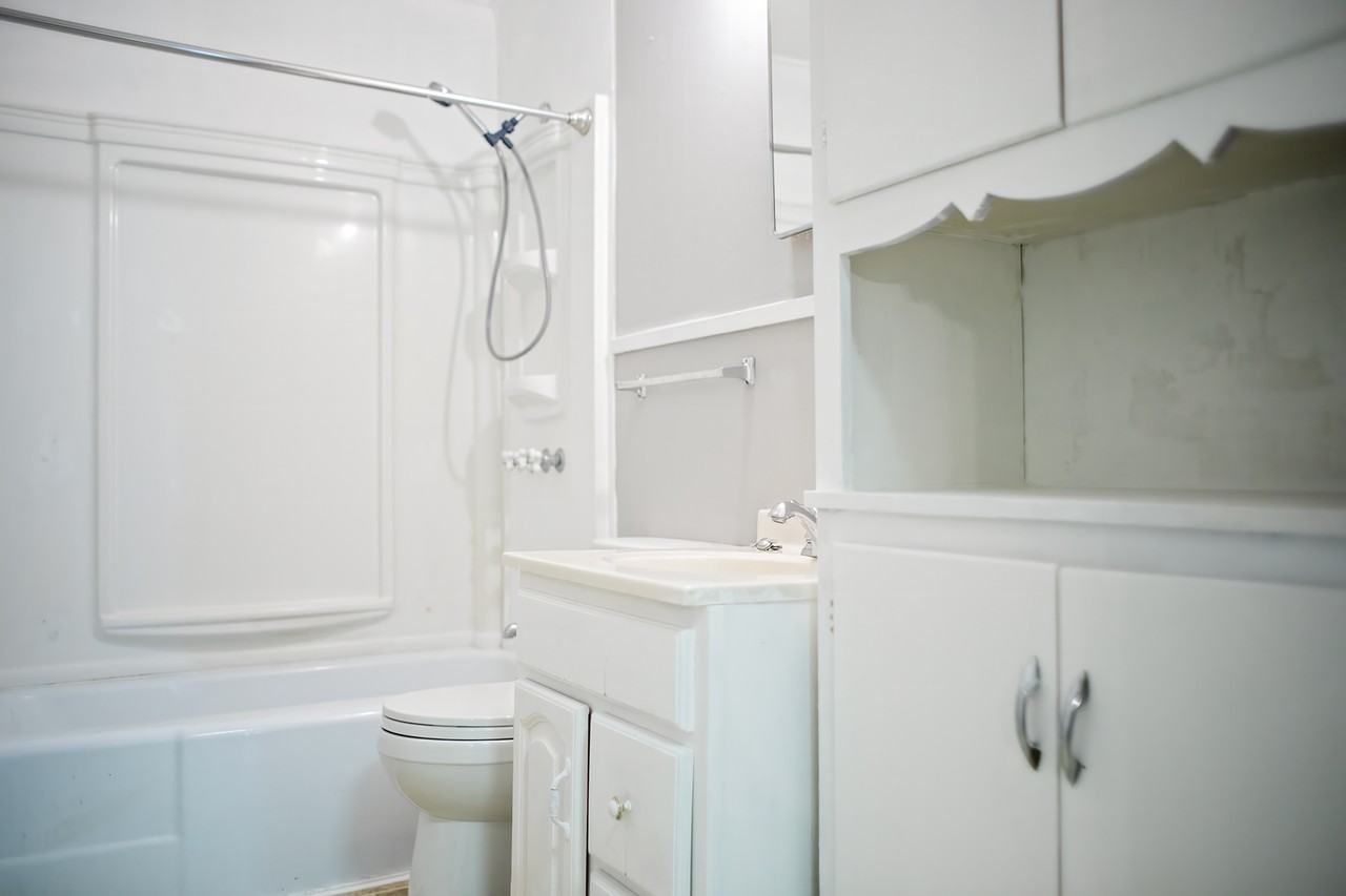 2109 E Goliad Ave - Photo 2 of 8