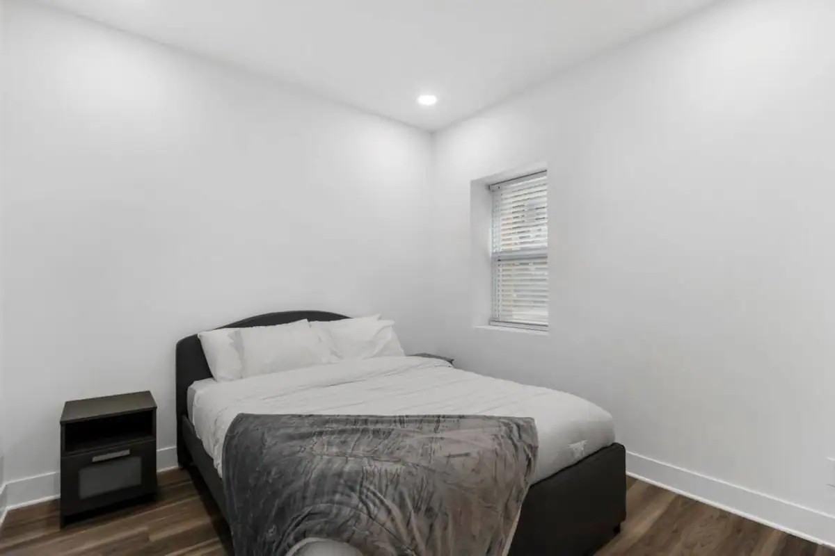 1115 W 41st Ter #1115A - Photo 6 of 19