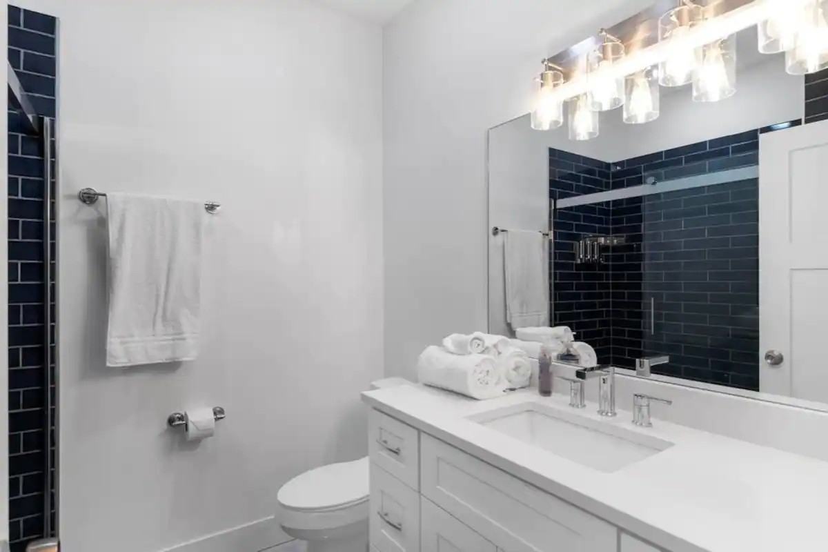 1115 W 41st Ter #1115A - Photo 7 of 19