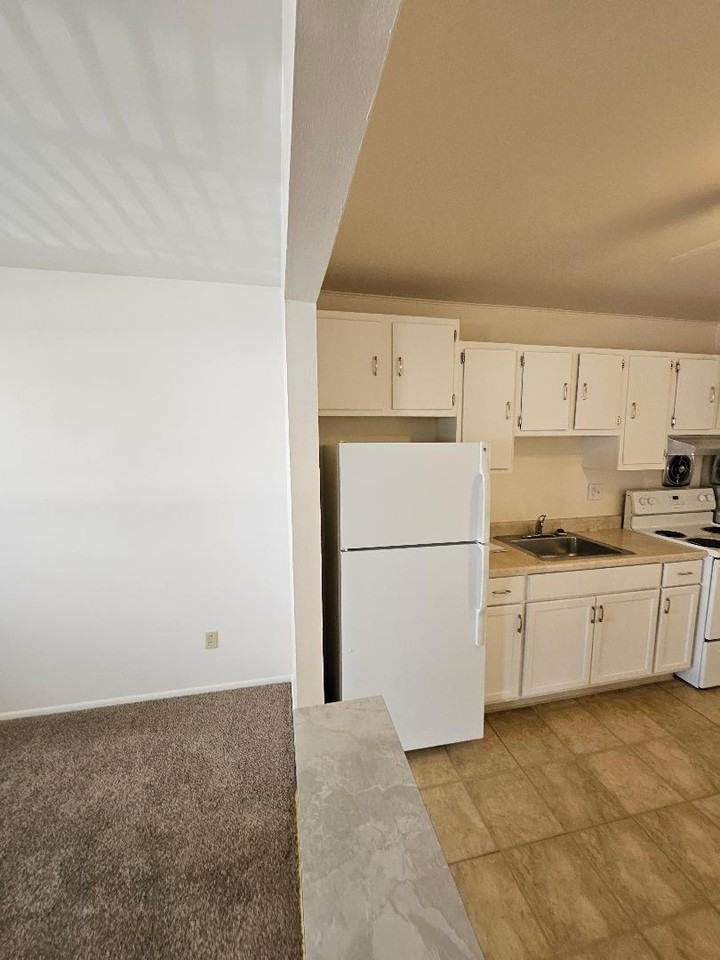 2033 Key West Dr - Photo 5 of 15