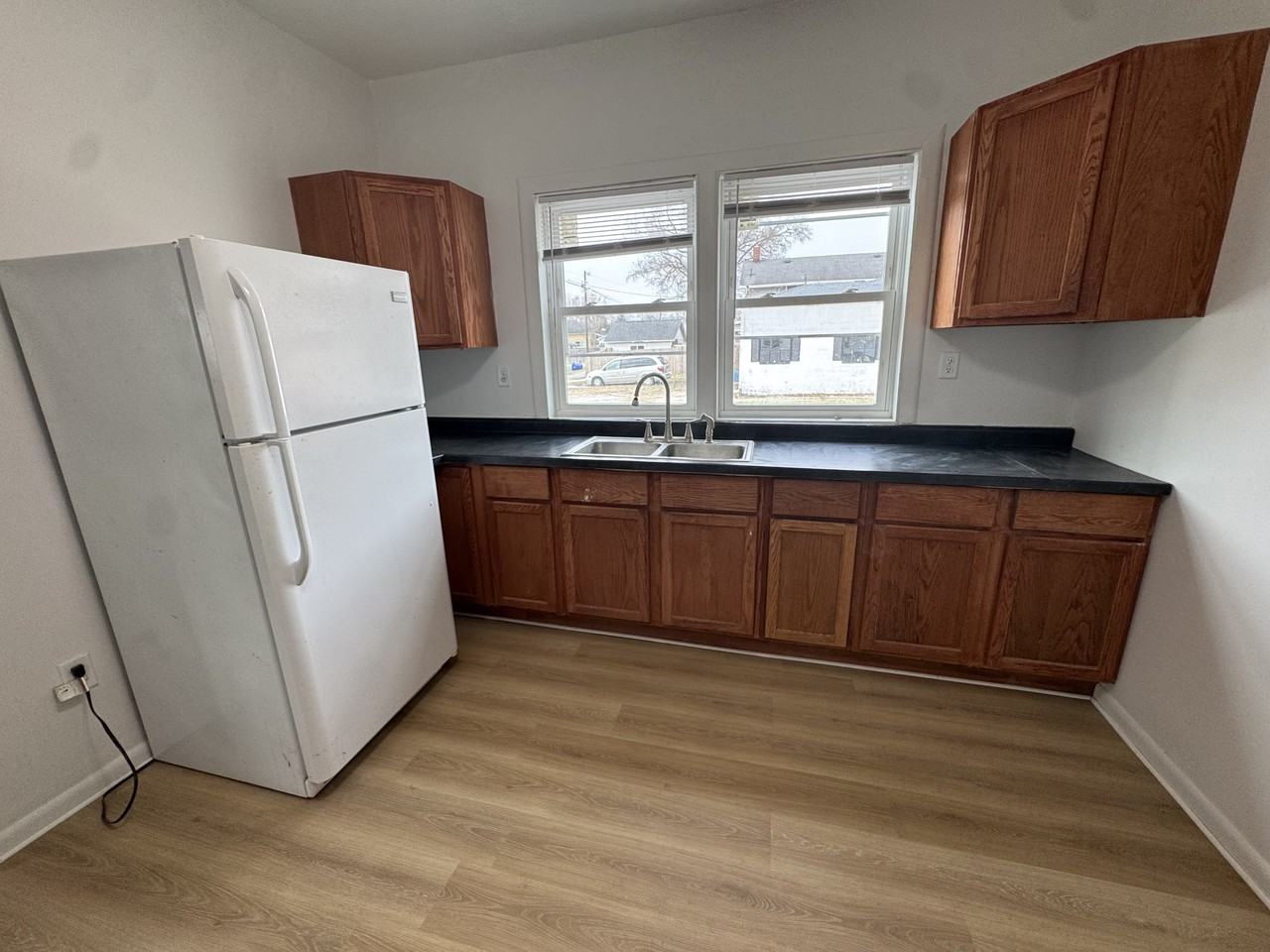723 W Jefferson St #1 - Photo 3 of 6