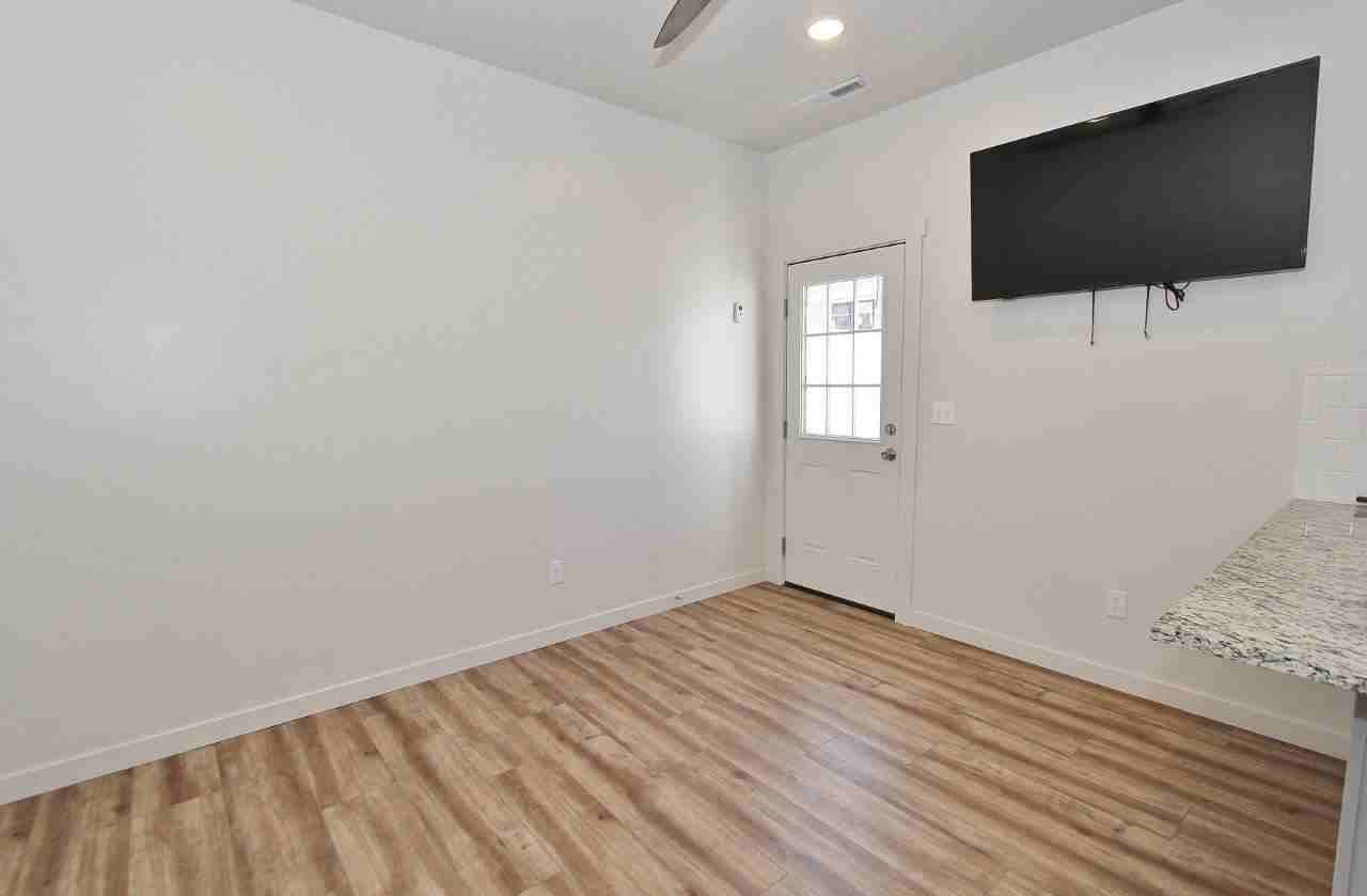 504 S Utah Ave #E - Photo 3 of 30
