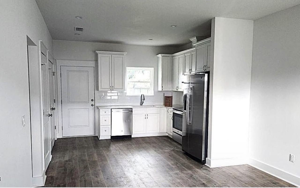 2733 Carol Ln - Photo 2 of 4
