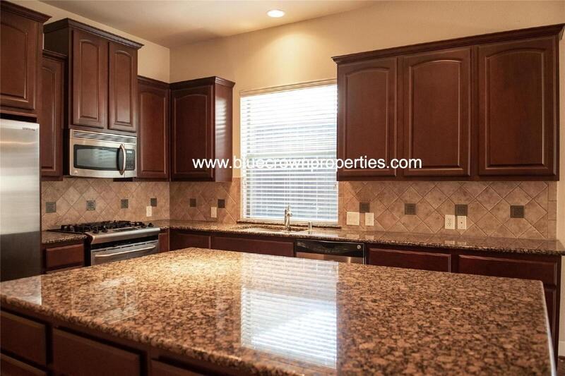 2410 Knight St - Photo 4 of 14