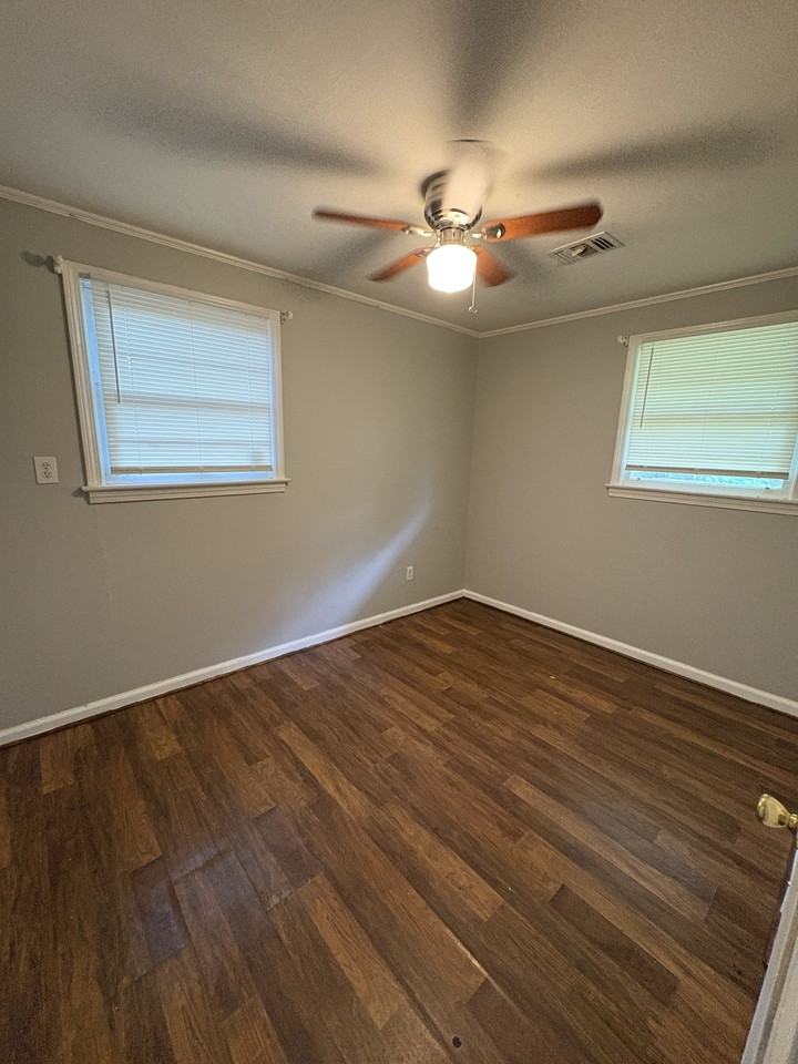 325 3rd St - Photo 3 of 10