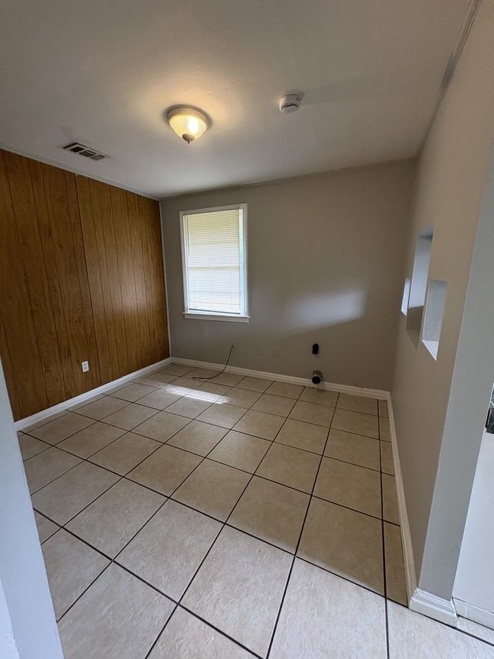 325 3rd St - Photo 7 of 10