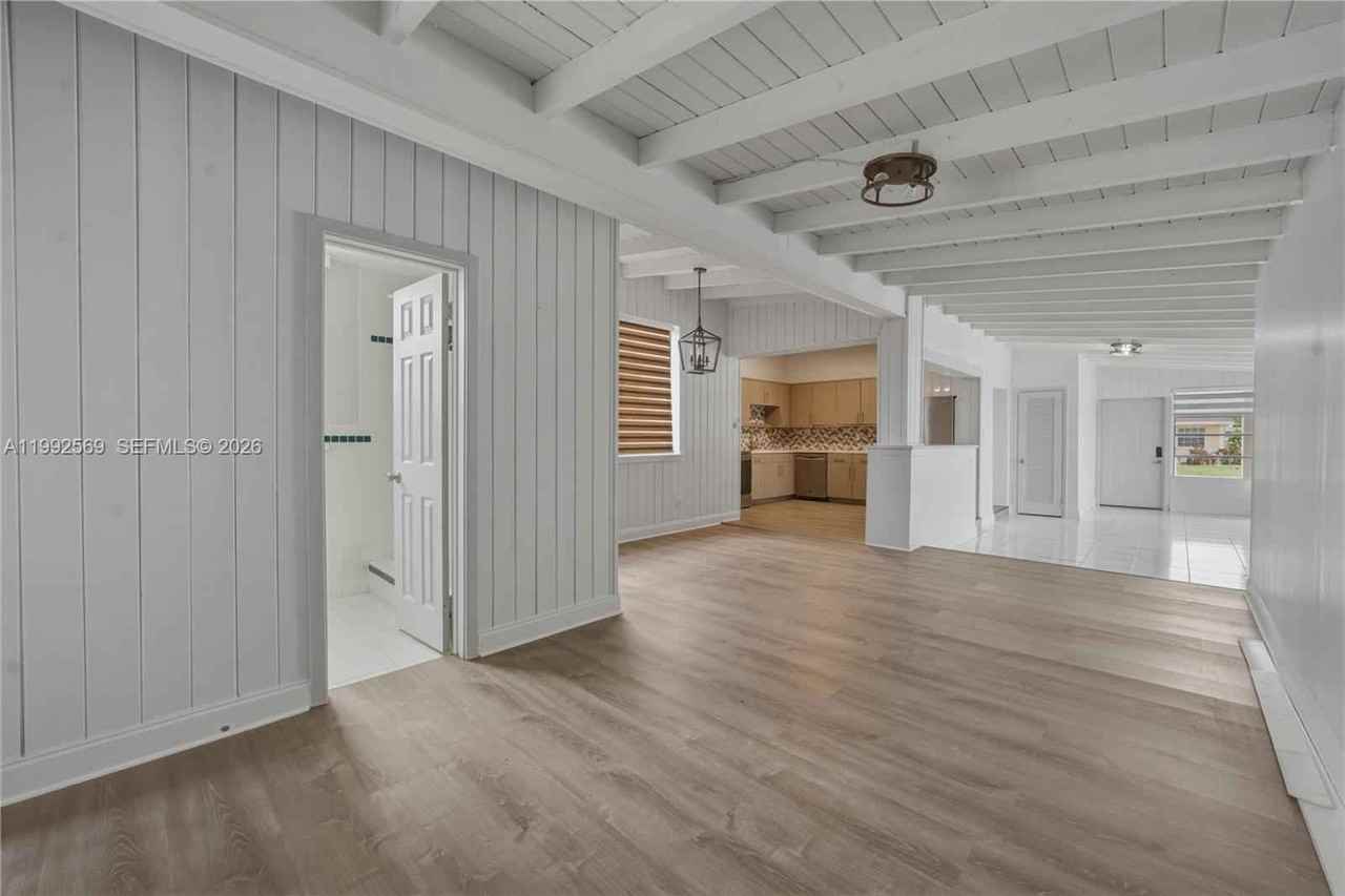 3825 Sw 33rd St - Photo 2 of 26