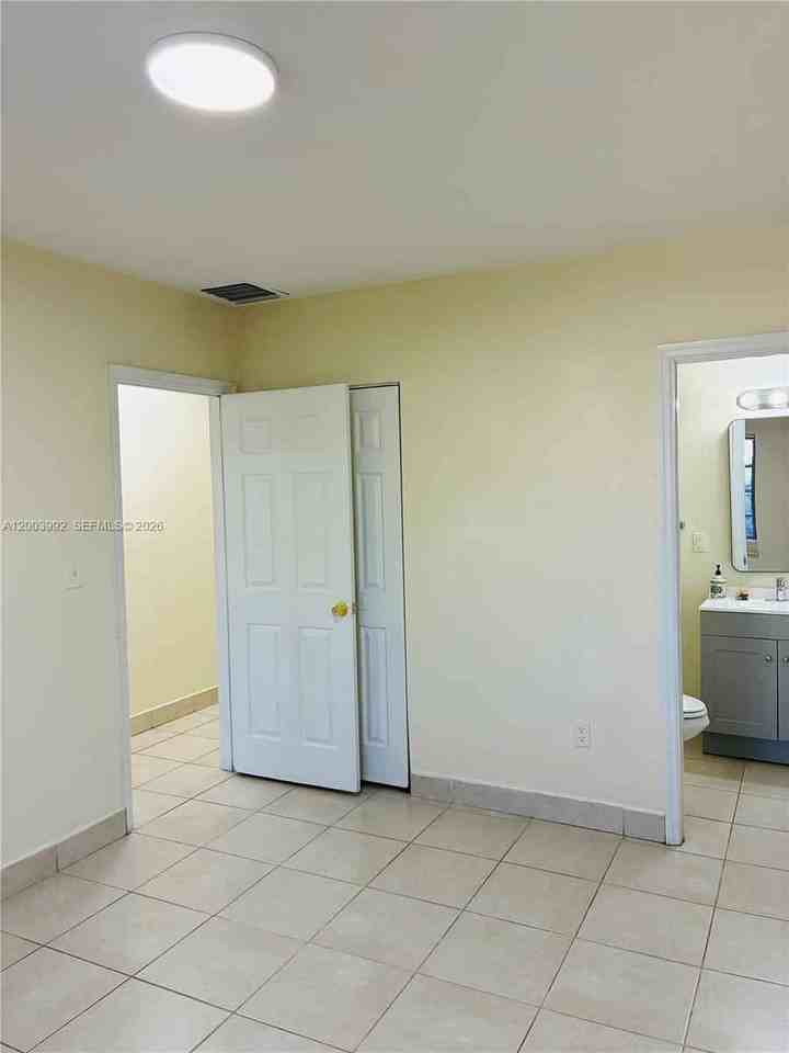 275 Nw 190th St - Photo 3 of 18