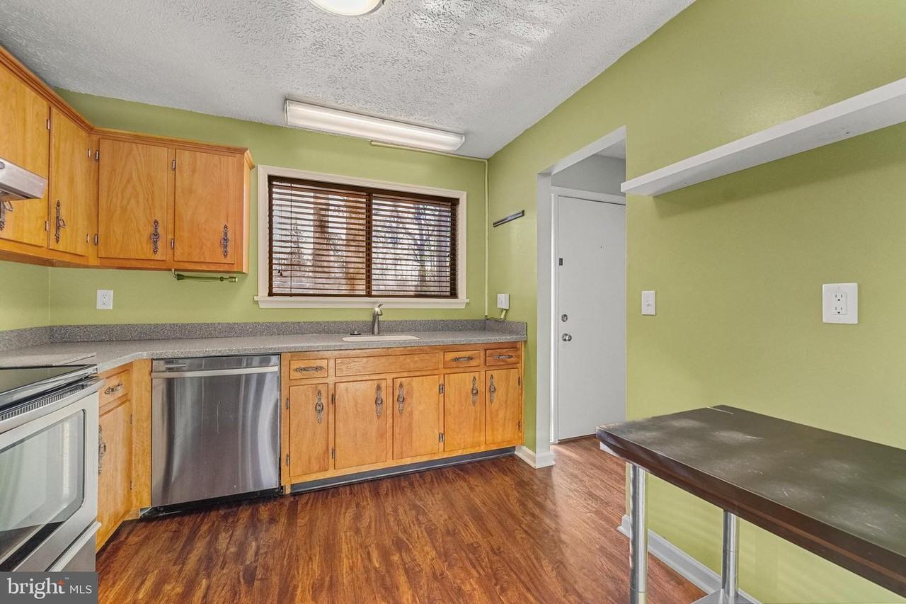 23348 Red Oak Ct - Photo 5 of 16