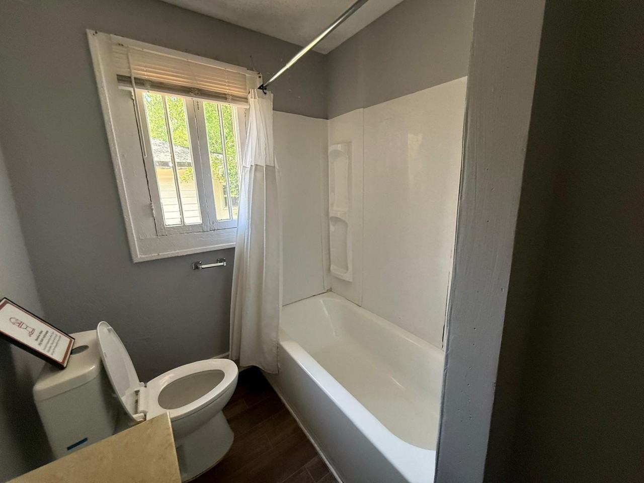 1126 Boulevard - Photo 4 of 8