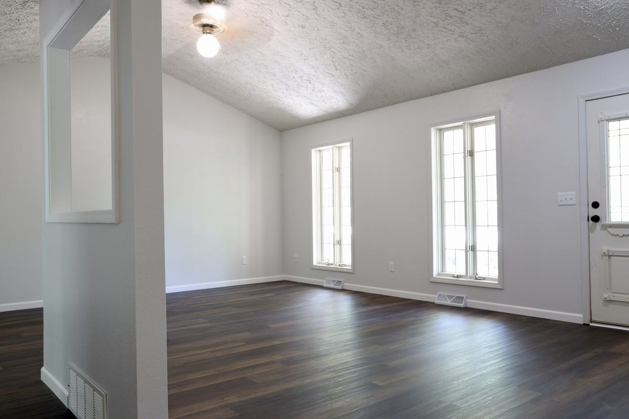 17051 Lemming Ln - Photo 7 of 27
