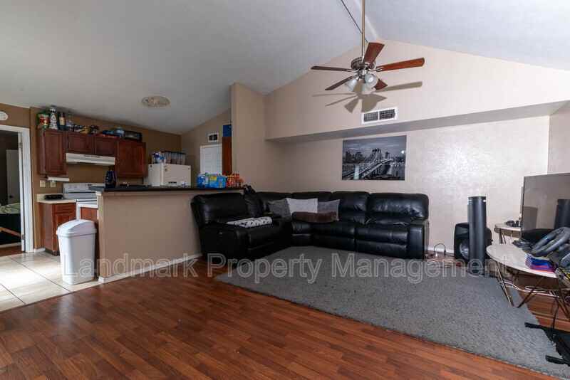 434 Pogue St - Photo 3 of 12