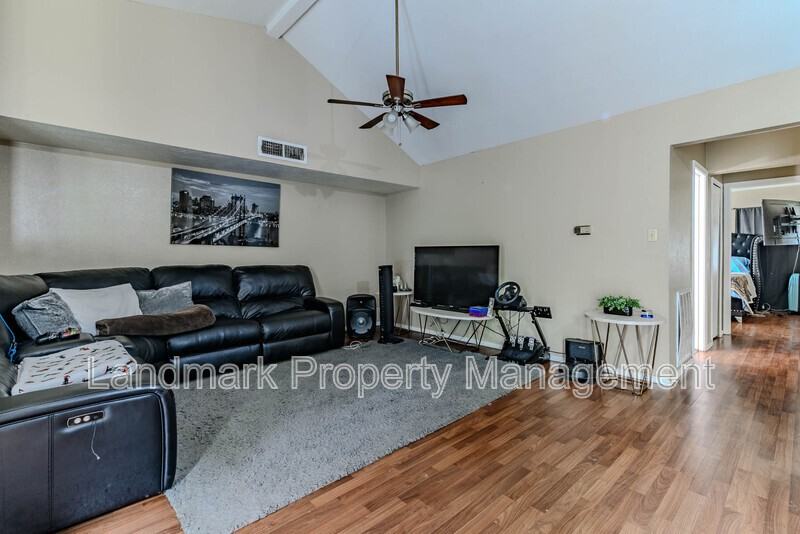 434 Pogue St - Photo 4 of 12