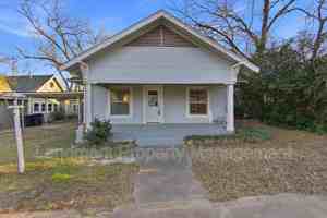 featured image of 405 College St