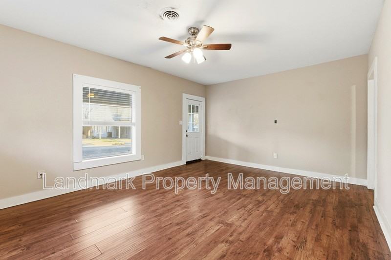 405 College St - Photo 6 of 24