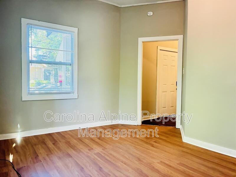 104 Miller St - Photo 6 of 22