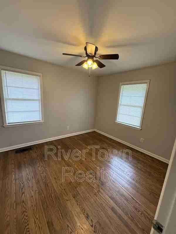 3358 Parham St - Photo 3 of 7