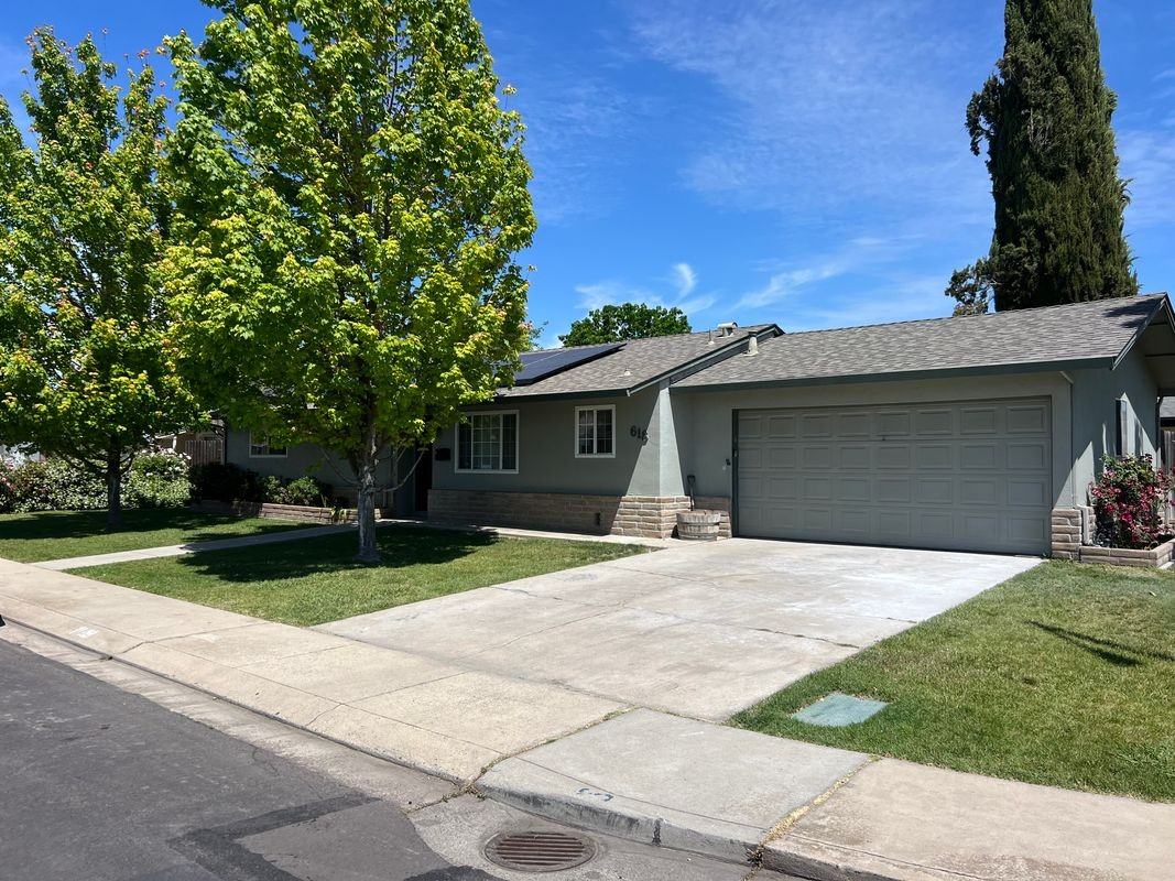 618 Madsen Dr - Photo 3 of 15