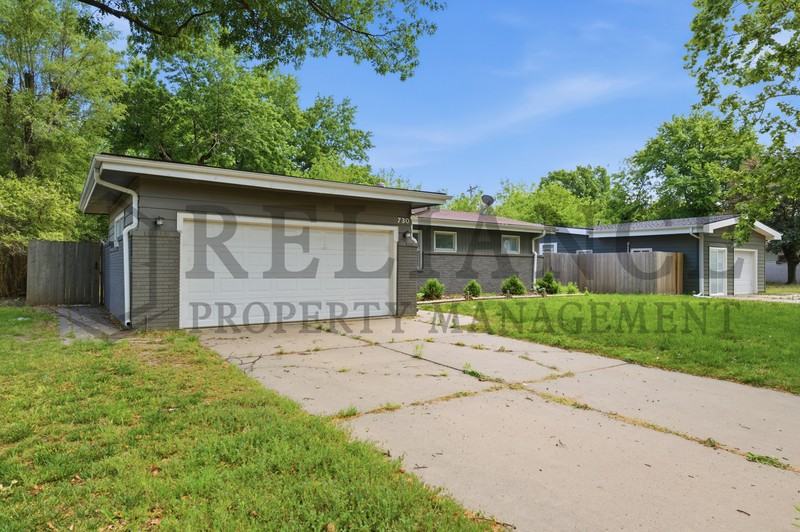 730 N Chipper Ln - Photo 2 of 40
