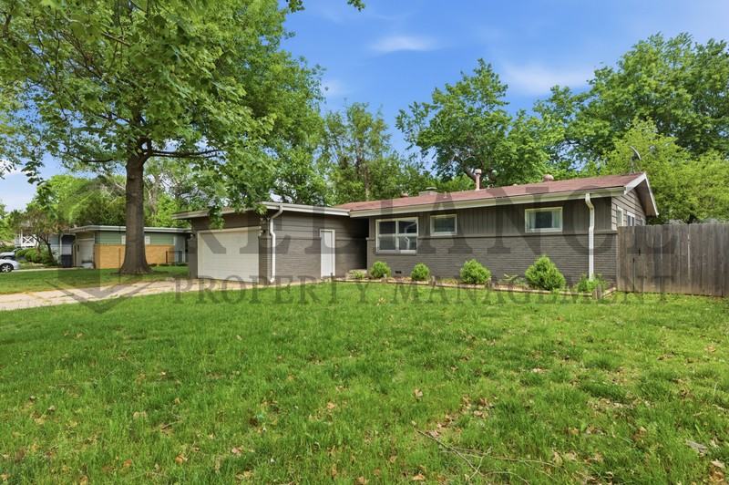 730 N Chipper Ln - Photo 3 of 40