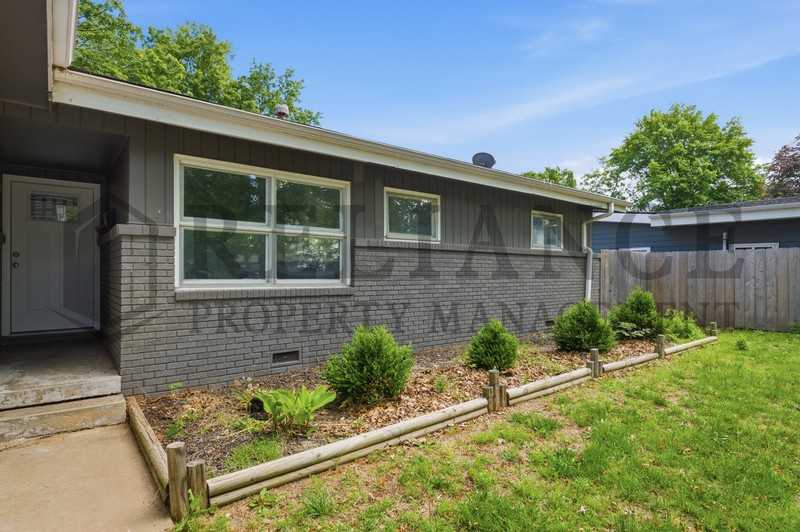730 N Chipper Ln - Photo 4 of 40