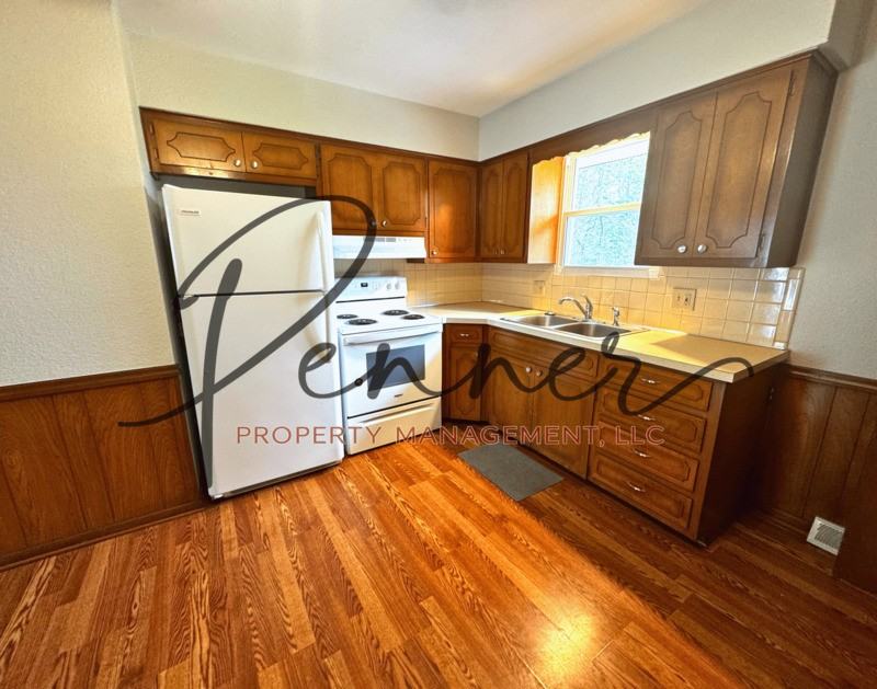 1138 S Glenwood Ave - Photo 3 of 10