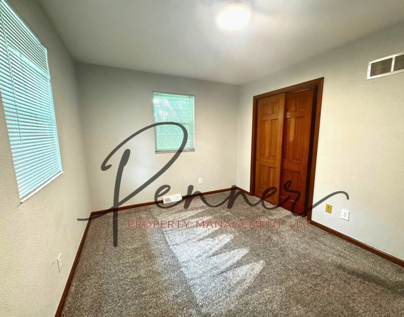 1138 S Glenwood Ave - Photo 4 of 10