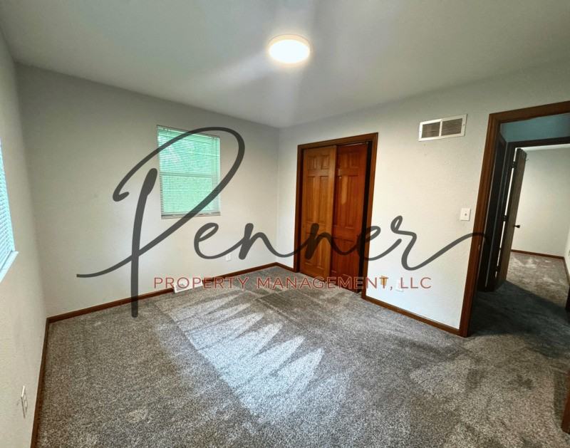1138 S Glenwood Ave - Photo 6 of 10