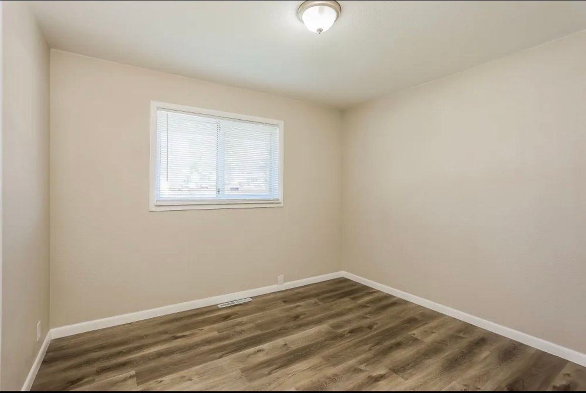 16805 E Maplewood Dr - Photo 3 of 7