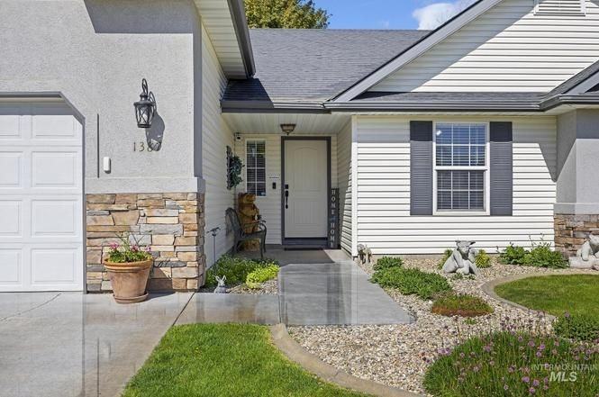 1387 Bradley St - Photo 2 of 20