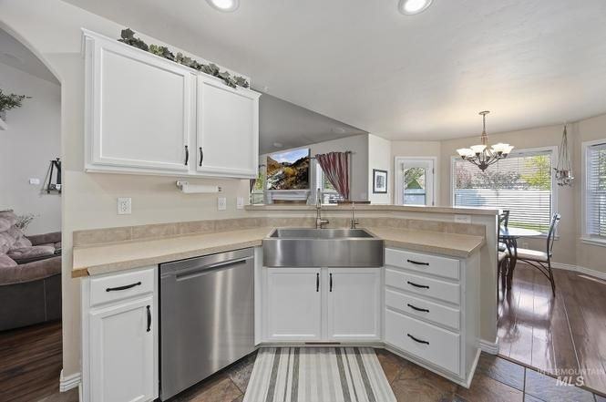1387 Bradley St - Photo 5 of 20